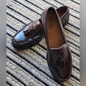 G.H. Bass Weejuns burgundy loafers